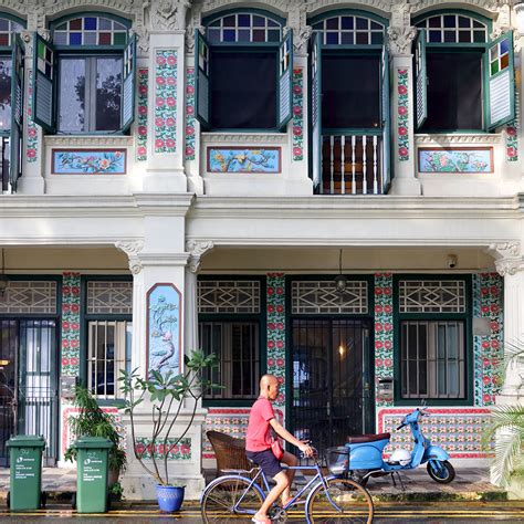 A neighbourhood guide to Singapore .